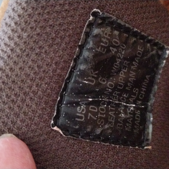 Wolverine boots size7 D brown color leather uppers and rubber soles - Picture 7 of 7